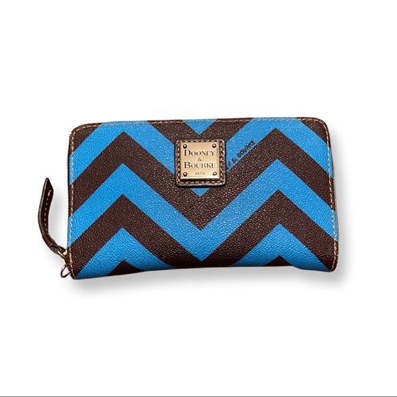 Dooney & Bourke Handbags - Dooney & Bourke Wallet